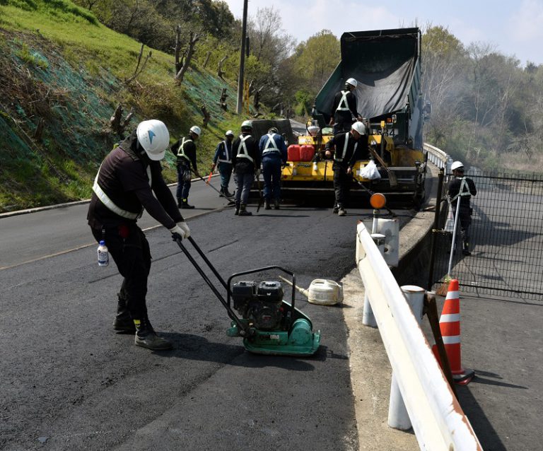 Máy đầm dùi tiếng Nhật là gì? Định nghĩa, 1 số ví dụ